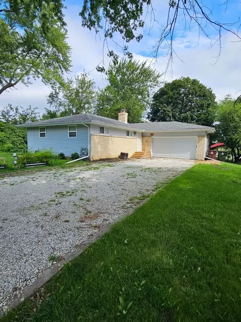 3847 E Lakeview Dr, Kankakee, IL 60901 photo 2