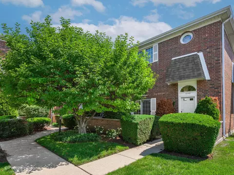 4240 W Touhy Ave, Lincolnwood, IL 60712