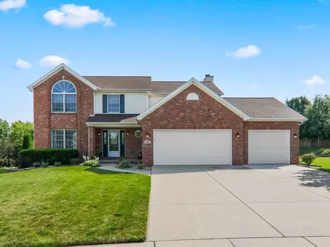 16 Hodgehaven Cir, Bloomington, IL 61704