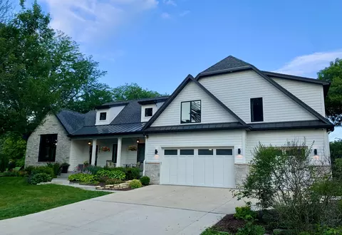 1386 Meadows Rd, Geneva, IL 60134