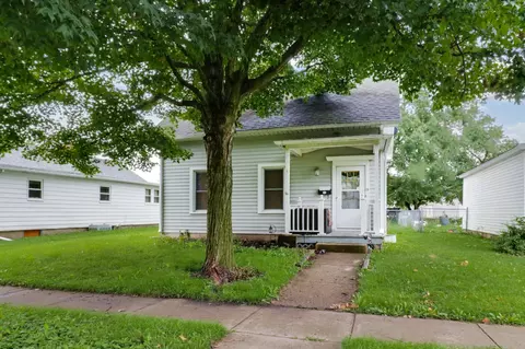 30 E 1st St, El Paso, IL 61738