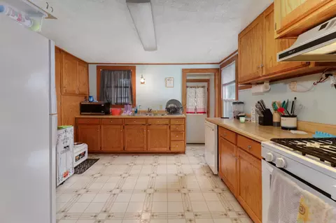 30 E 1st St, El Paso, IL 61738 photo 7