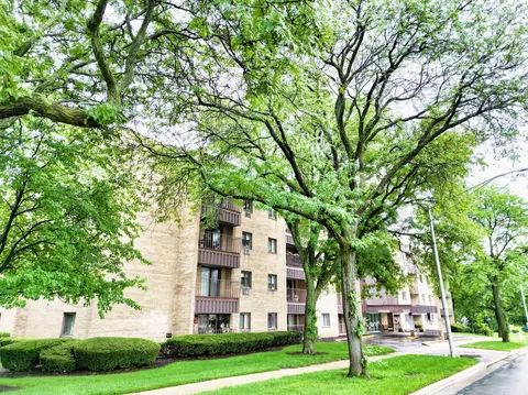 1133 S Finley Rd #214, Lombard, IL 60148