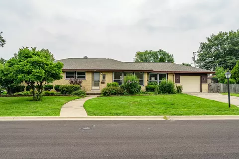 1100 S Douglas Ave, Arlington Heights, IL 60005