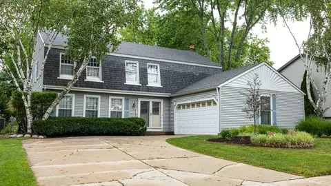418 Summit Dr, Schaumburg, IL 60193