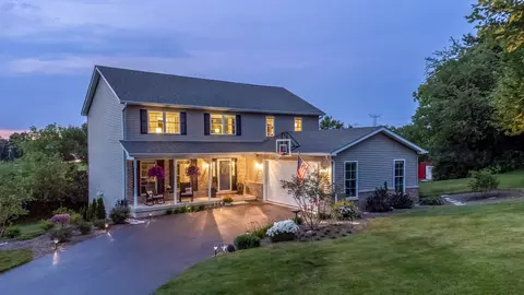 2208 Mills Pond Rd, Crystal Lake, IL 60014