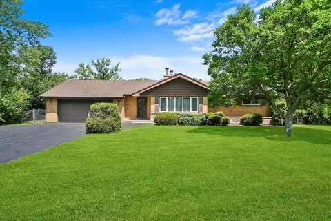 17 W280 Hillside Ln, Willowbrook, IL 60527