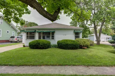 108 E Pembroke St, Tuscola, IL 61953
