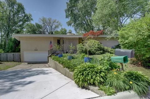 9915 W Paxton Dr, Beach Park, IL 60099