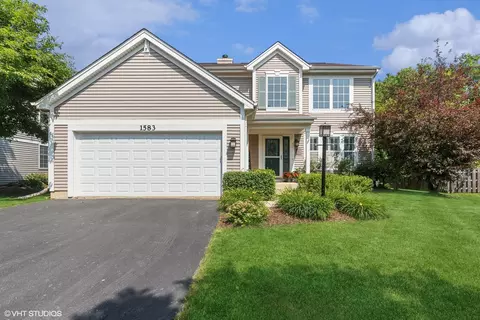 1583 Millstone Ln, Gurnee, IL 60031
