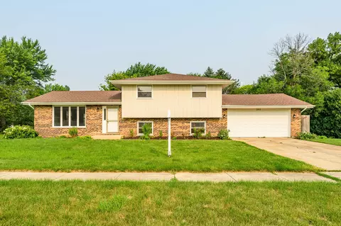201 Terrance Dr, Naperville, IL 60565