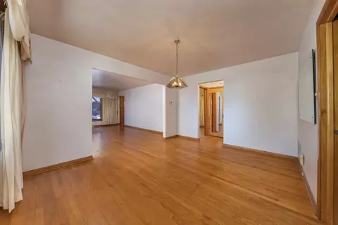 11800 S Artesian Ave, Chicago, IL 60655 photo 8