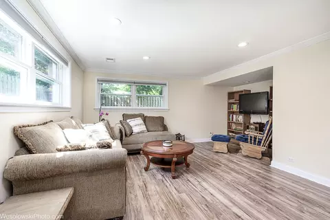 728 Madelyn Dr, Des Plaines, IL 60016 photo 18