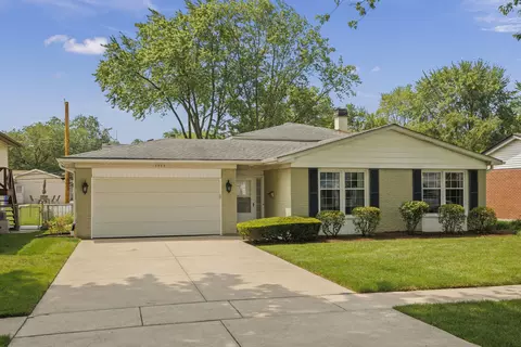 1713 W Magnolia Ln, Mount Prospect, IL 60056