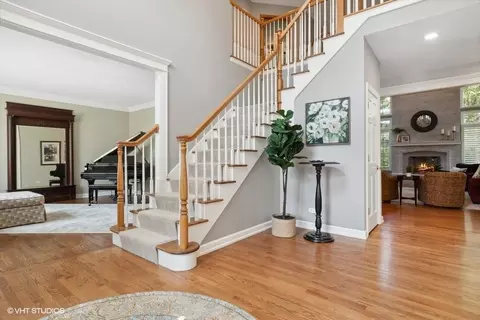 1404 Siebert Ct, Naperville, IL 60565 photo 2