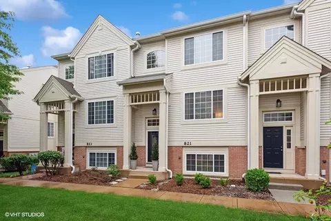 821 Pheasant Trl, Saint Charles, IL 60174