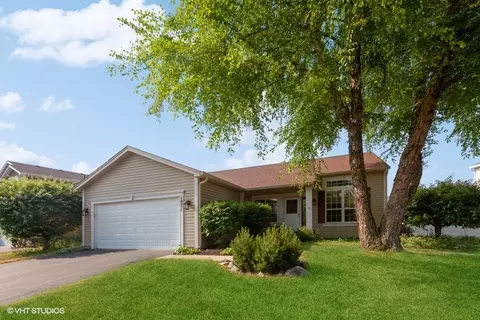 1871 Apple Valley Rd, Bolingbrook, IL 60490