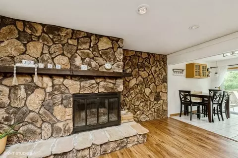 1409 N Freund Ave, Mchenry, IL 60050 photo 3