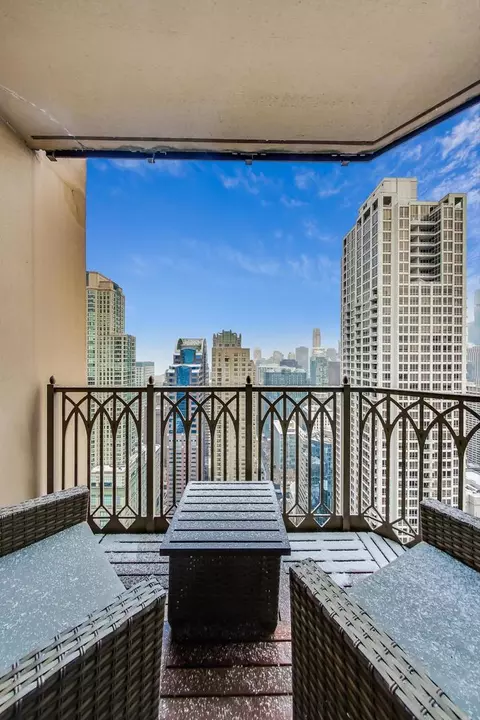 Exterior - 21 E Huron St #4103, Chicago, IL 60611 photo 8 of 20