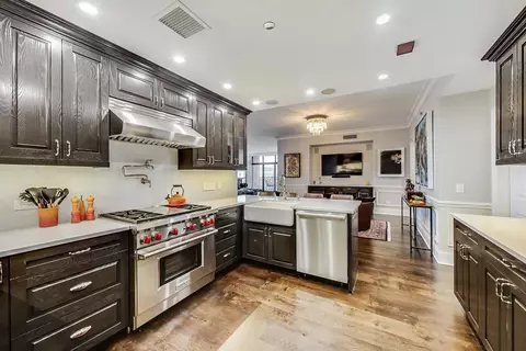 Kitchen - 21 E Huron St #4103, Chicago, IL 60611 photo 4 of 6