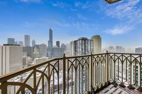 View/Area - 21 E Huron St #4103, Chicago, IL 60611 photo 2 of 3