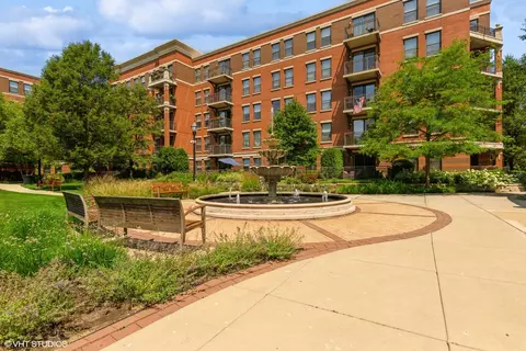 2335 W Belle Plaine Ave #109, Chicago, IL 60618