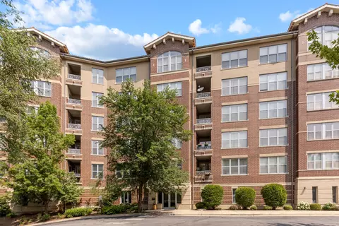 9360 Skokie Blvd #422, Skokie, IL 60077