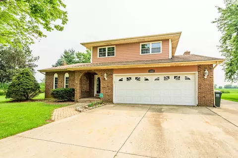 14980 Fawn Dr, Somonauk, IL 60552