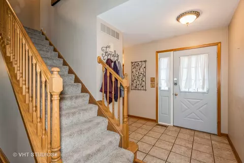 1032 Georgian Pl, Bartlett, IL 60103 photo 3