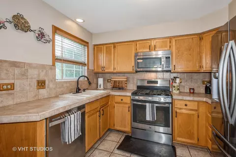 1032 Georgian Pl, Bartlett, IL 60103 photo 6