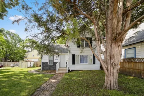 809 E Main St, Urbana, IL 61802 photo 2