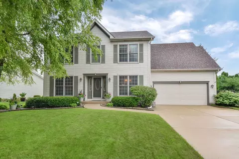 707 Greenbrier Ct, North Aurora, IL 60542