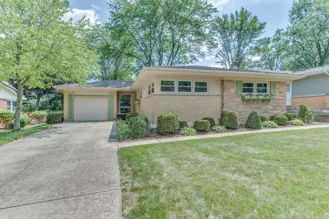 1620 Wakeman Ave, Wheaton, IL 60187