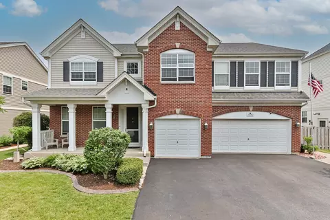 10242 Hunter Trl, Huntley, IL 60142