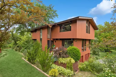 10711 Bull Valley Rd, Bull Valley, IL 60098