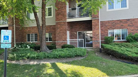801 N Mclean Blvd #152, Elgin, IL 60123