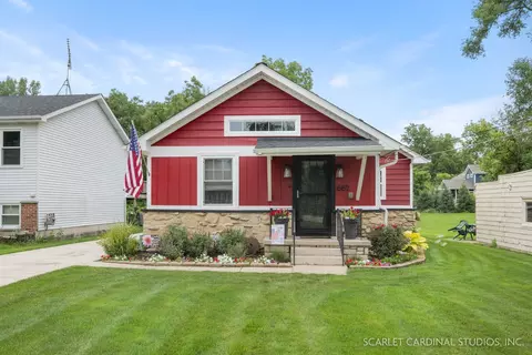 28 W662 Malvin Albright St, Warrenville, IL 60555