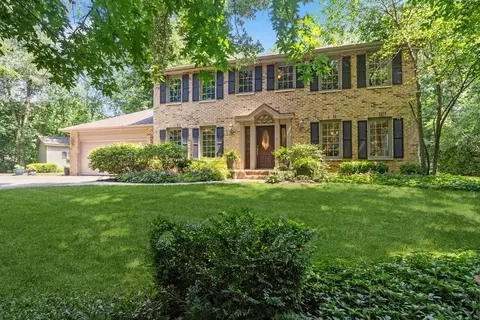 1884 Saddle Hill Rd, Libertyville, IL 60048