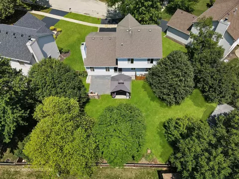 2755 Olympic Ct, Aurora, IL 60503 photo 4