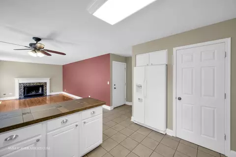 2755 Olympic Ct, Aurora, IL 60503 photo 14