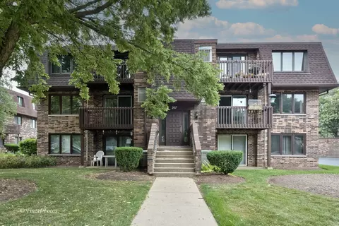207 Uteg St #202, Crystal Lake, IL 60014