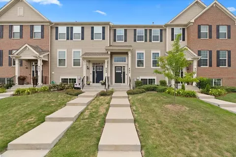 547 Cimmaron Cir, Crystal Lake, IL 60012