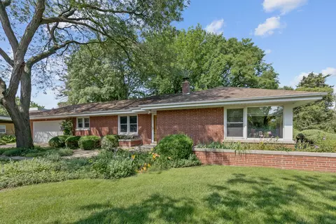 308 Forest View Ave, Elk Grove Village, IL 60007