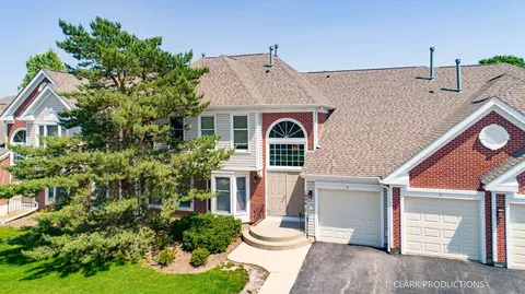 1806 Fox Run Dr #B, Elk Grove Village, IL 60007