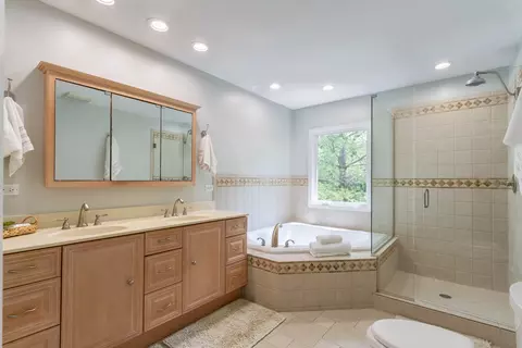 101 Farmington Ct, Rolling Meadows, IL 60008 photo 18