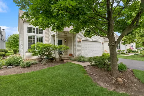 2270 Carillon Dr, Grayslake, IL 60030