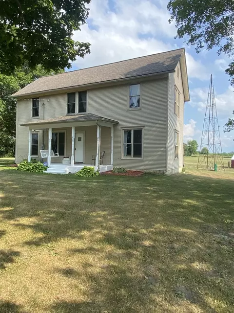 2837 E Flagg Rd, Ashton, IL 61006