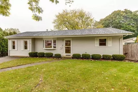 361 Cherry Valley Rd, Vernon Hills, IL 60061