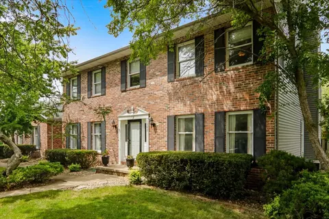 1902 Berrywood Ln, Bloomington, IL 61704