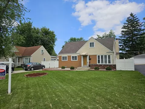 815 N Roy Ave, Northlake, IL 60164